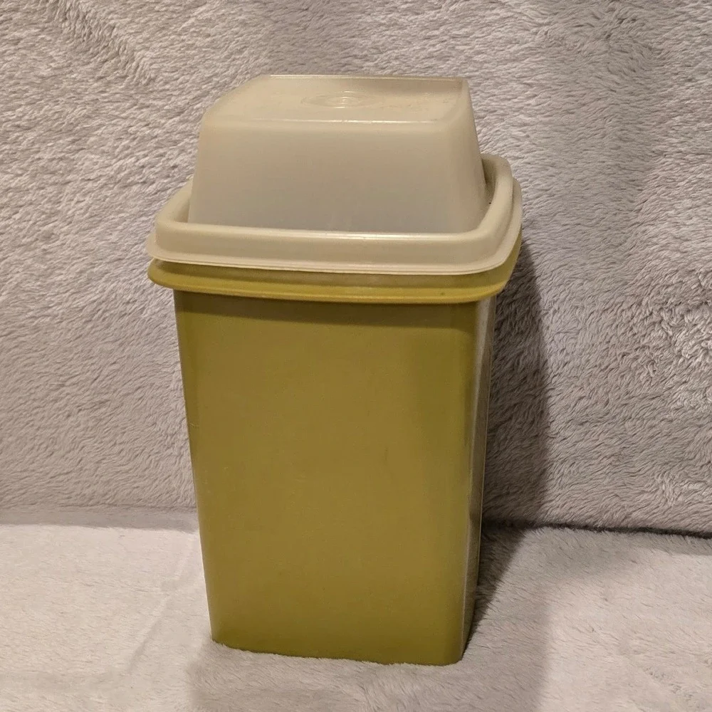 Vintage Tupperware Pickle A Way Server Avocado Green 1330-7 Strainer Container
